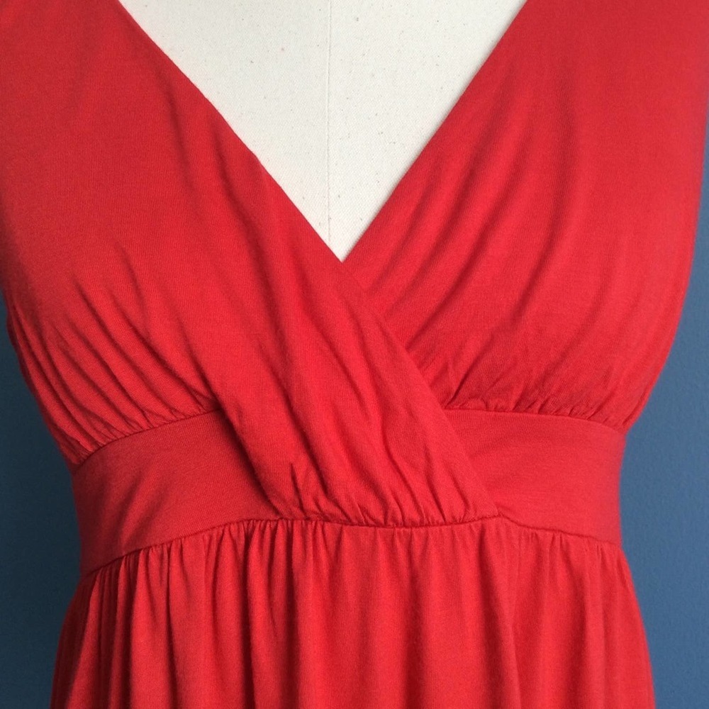 Banana Republic Sleeveless V-Neck Top - Picture 2 of 5